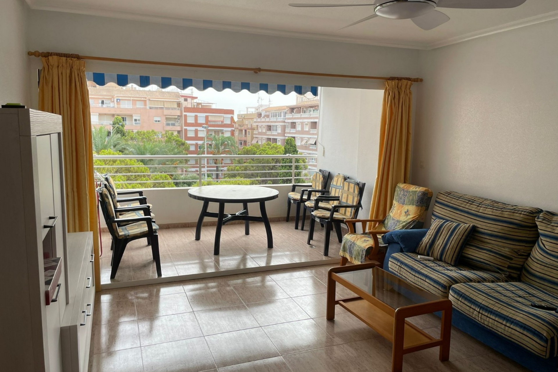 Alquiler a largo plazo - Apartamento / piso -
Torrevieja - Playa del cura