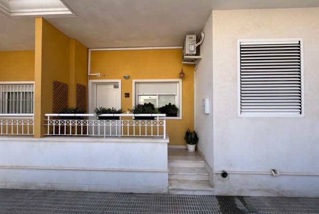 Apartamento / piso - Segunda mano - Almoradí -
                Inland