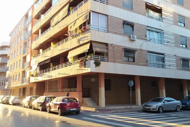 Apartamento / piso - Segunda mano - Torrevieja -
                Acequion