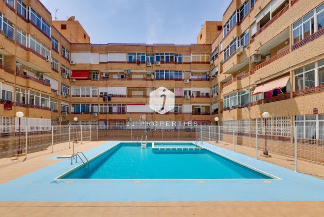 Apartamento / piso - Segunda mano -
            Torrevieja - C-19011
