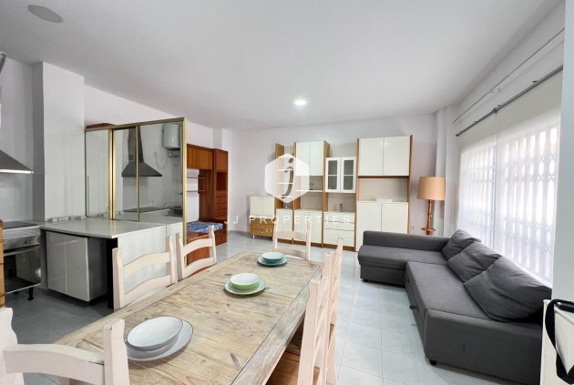 Apartamento / piso - Segunda mano -
            Torrevieja - C-40976