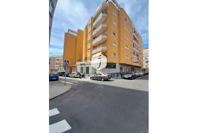 Apartamento / piso - Segunda mano -
            Torrevieja - C-41206