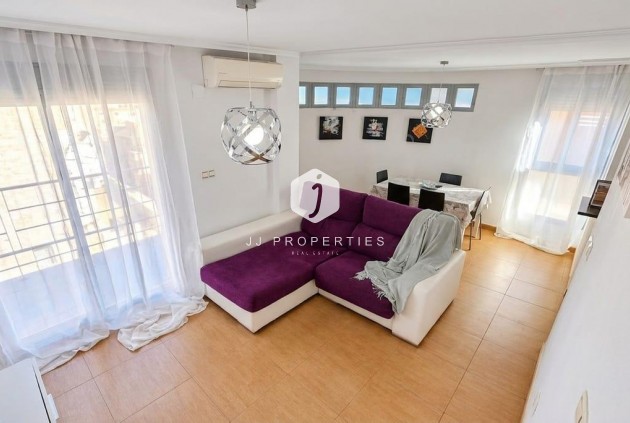 Apartamento / piso - Segunda mano - Torrevieja -
                Centro - Muelle Pesquero