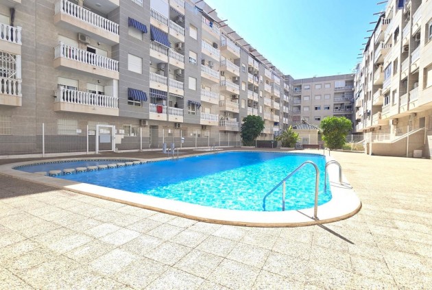 Apartamento / piso - Segunda mano - Torrevieja -
                Centro