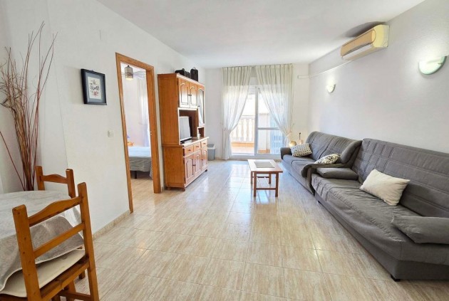 Apartamento / piso - Segunda mano - Torrevieja -
                Centro