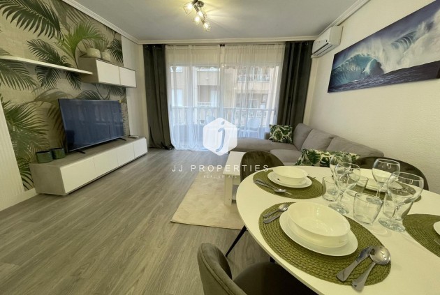 Apartamento / piso - Segunda mano - Torrevieja -
                Centro