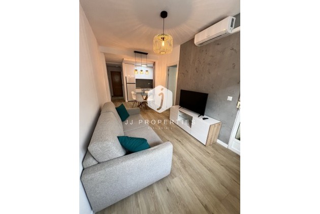 Apartamento / piso - Segunda mano - Torrevieja -
                Centro