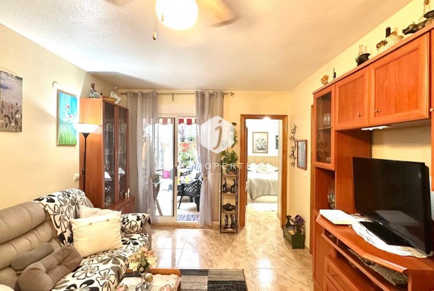 Apartamento / piso - Segunda mano - Torrevieja -
                Centro