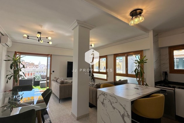 Apartamento / piso - Segunda mano - Torrevieja -
                Centro