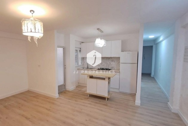 Apartamento / piso - Segunda mano - Torrevieja -
                Centro