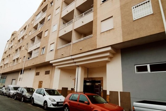 Apartamento / piso - Segunda mano - Torrevieja -
                CORTES VALENCIANAS