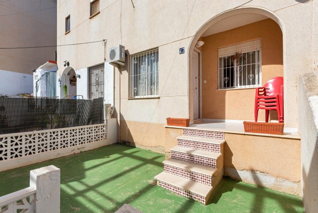 Apartamento / piso - Segunda mano - Torrevieja -
                Lago Jardin