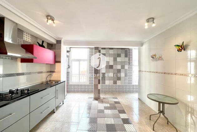 Apartamento / piso - Segunda mano - Torrevieja -
                Paseo maritimo