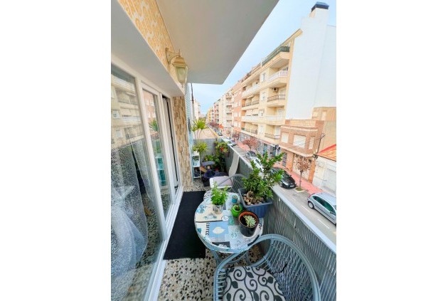 Apartment / flat - Resale - Torrevieja -
                Centro