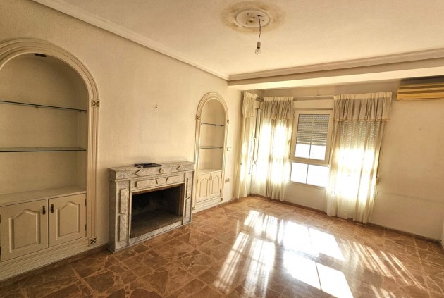 Apartment / flat - Resale - Torrevieja -
                Centro