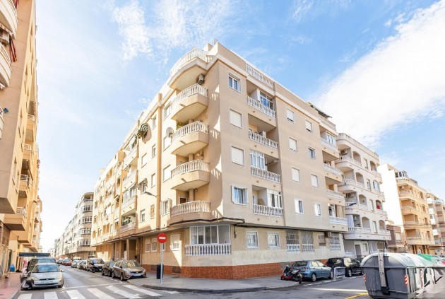 Apartment / flat - Resale - Torrevieja -
                Centro