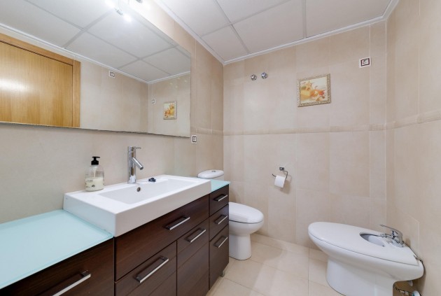 Apartment / flat - Resale - Torrevieja -
                Centro