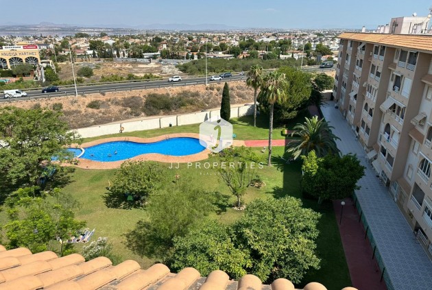 Apartment / flat - Resale - Torrevieja -
                Centro
