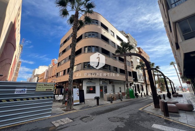 Apartment / flat - Resale - Torrevieja -
                Centro