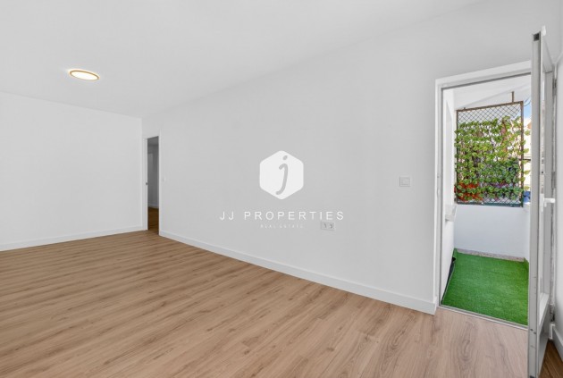 Apartment / flat - Resale - Torrevieja -
                Centro