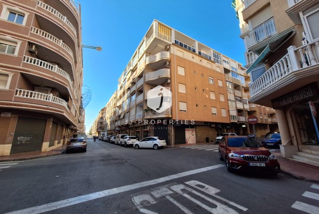 Apartment / flat - Resale - Torrevieja -
                Centro