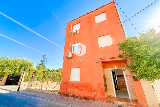 Appartement / flat - Tweedehands - San Miguel de Salinas -
                Inland