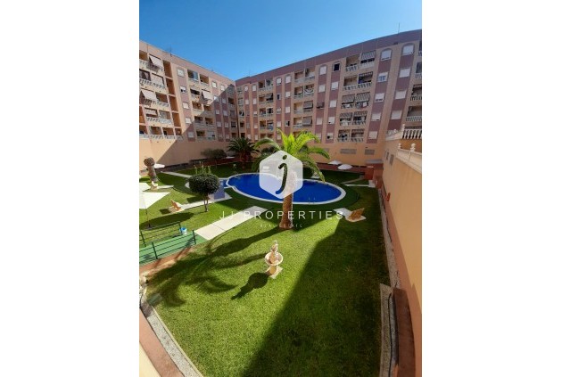 Appartement / flat - Tweedehands -
            Torrevieja - C-38096