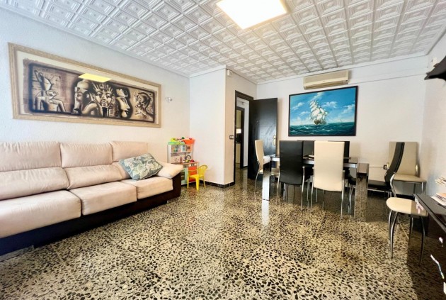 Appartement / flat - Tweedehands - Torrevieja -
                Centro