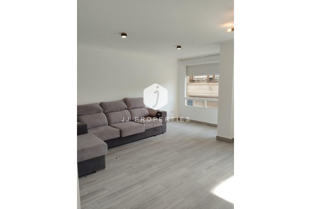 Appartement / flat - Tweedehands - Torrevieja -
                Centro