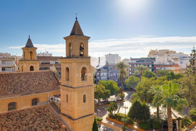 Appartement / flat - Tweedehands - Torrevieja -
                Centro