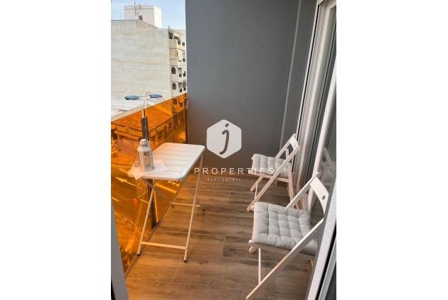 Appartement / flat - Tweedehands - Torrevieja -
                Centro
