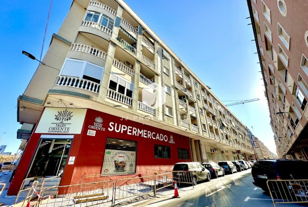 Appartement / flat - Tweedehands - Torrevieja -
                Centro