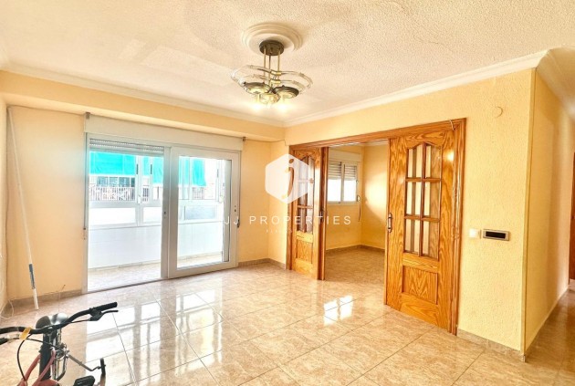 Appartement / flat - Tweedehands - Torrevieja -
                Estacion de autobuses