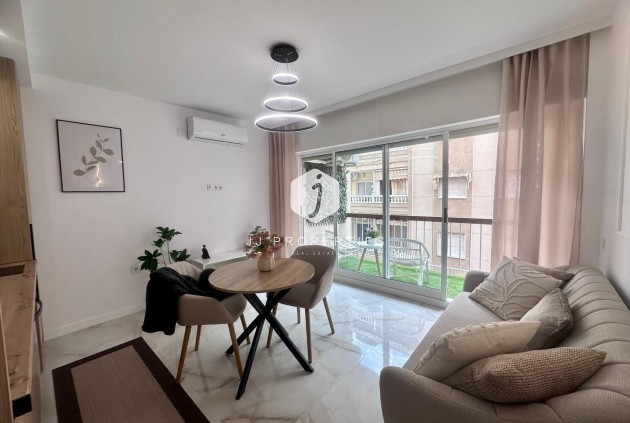 Appartement / flat - Tweedehands - Torrevieja -
                Estacion de autobuses