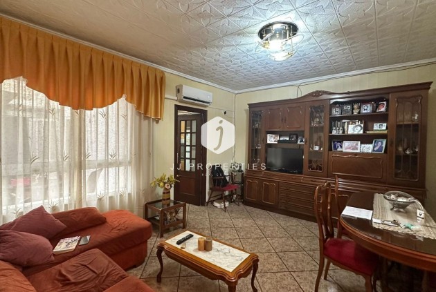 Appartement / flat - Tweedehands - Torrevieja -
                Estacion de autobuses