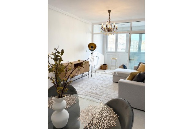 Appartement / flat - Tweedehands - Torrevieja -
                Torrevieja