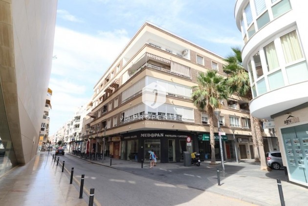 Attique - D'occasion - Torrevieja -
                Costa Blanca
