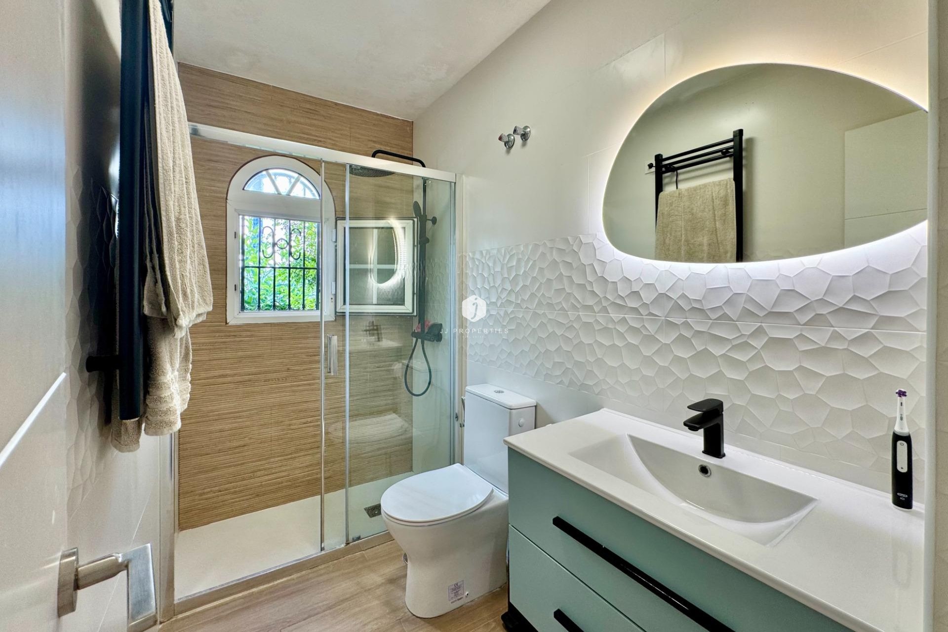 Aus zweiter Hand - Bungalow -
Orihuela Costa - Villamartín-las Filipinas