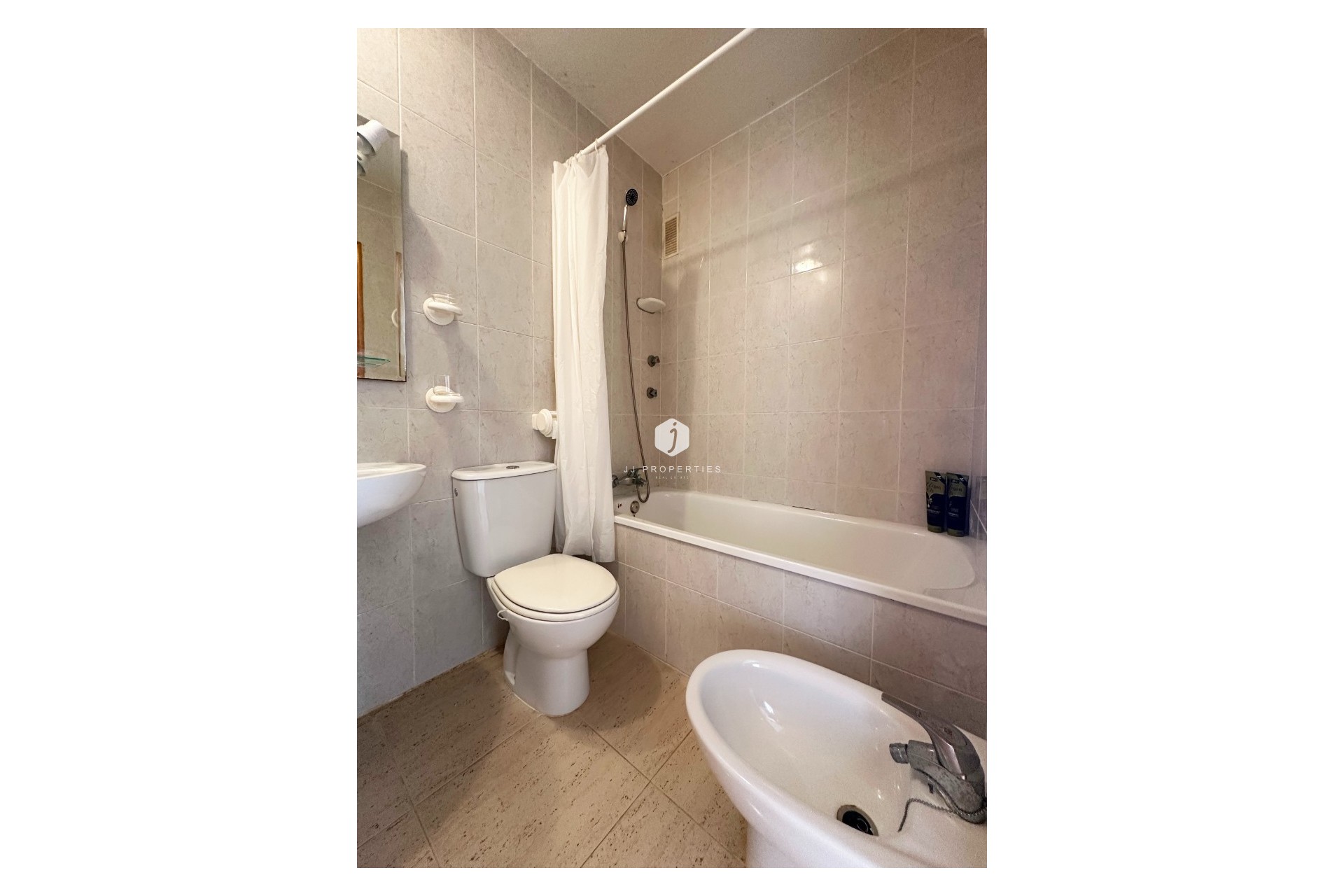 Aus zweiter Hand - Bungalow -
San Miguel de Salinas - Inland