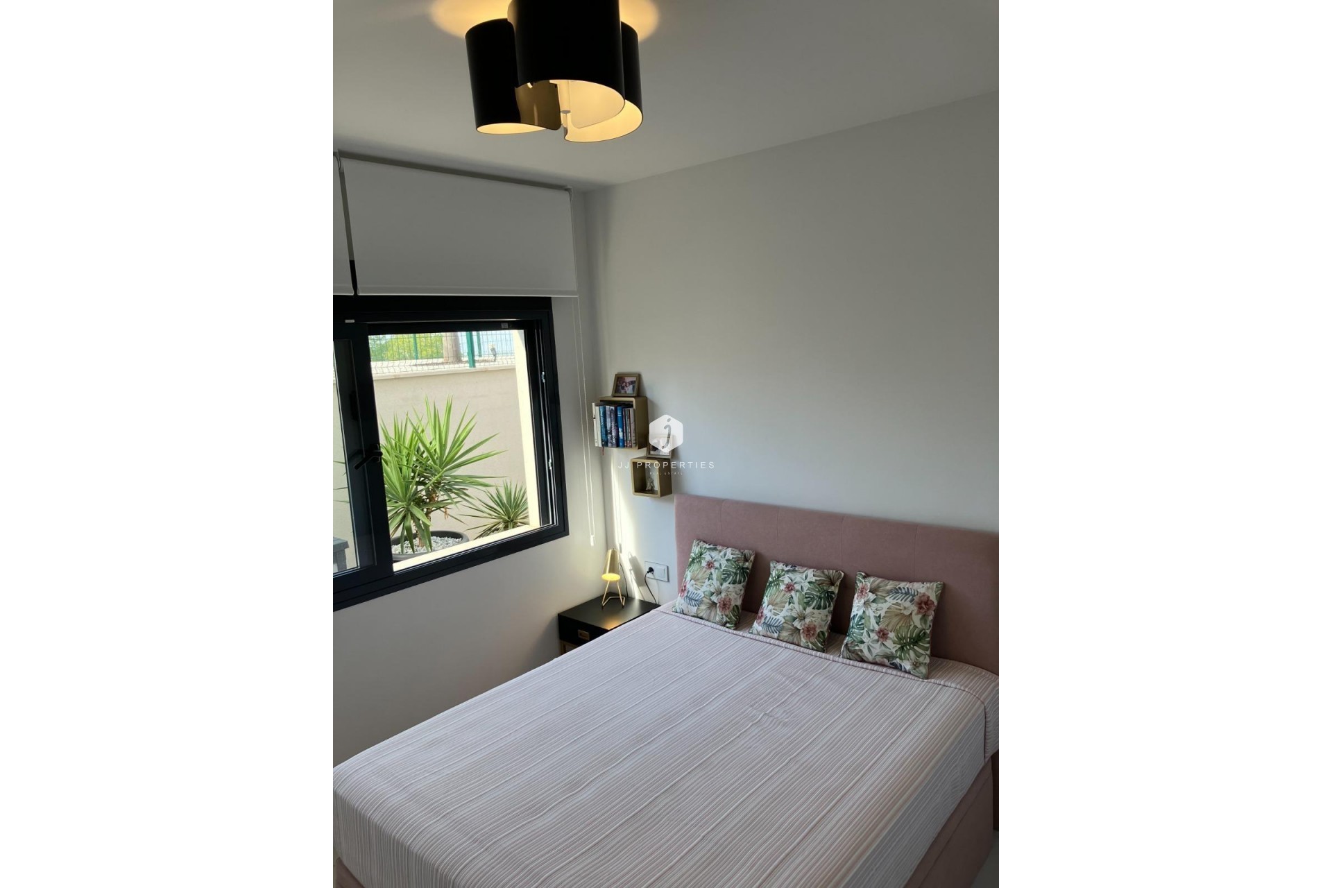 Aus zweiter Hand - Bungalow -
San Miguel de Salinas - Las Colinas