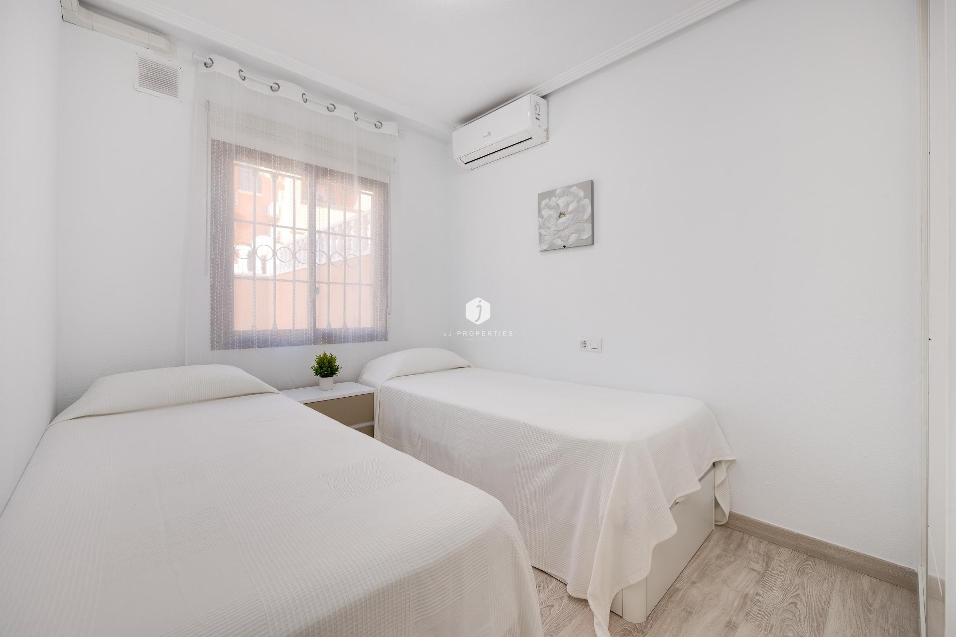 Aus zweiter Hand - Bungalow -
Torrevieja - aguas nuevas