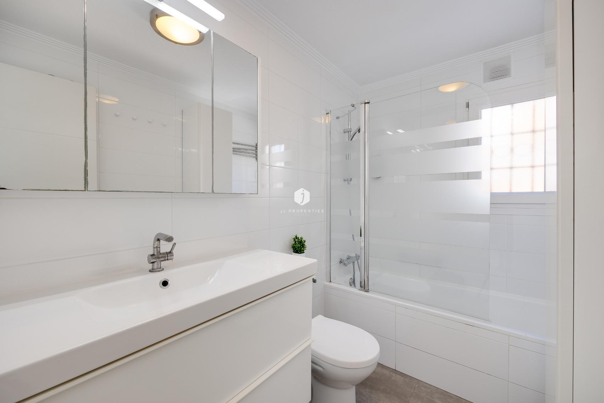 Aus zweiter Hand - Bungalow -
Torrevieja - aguas nuevas