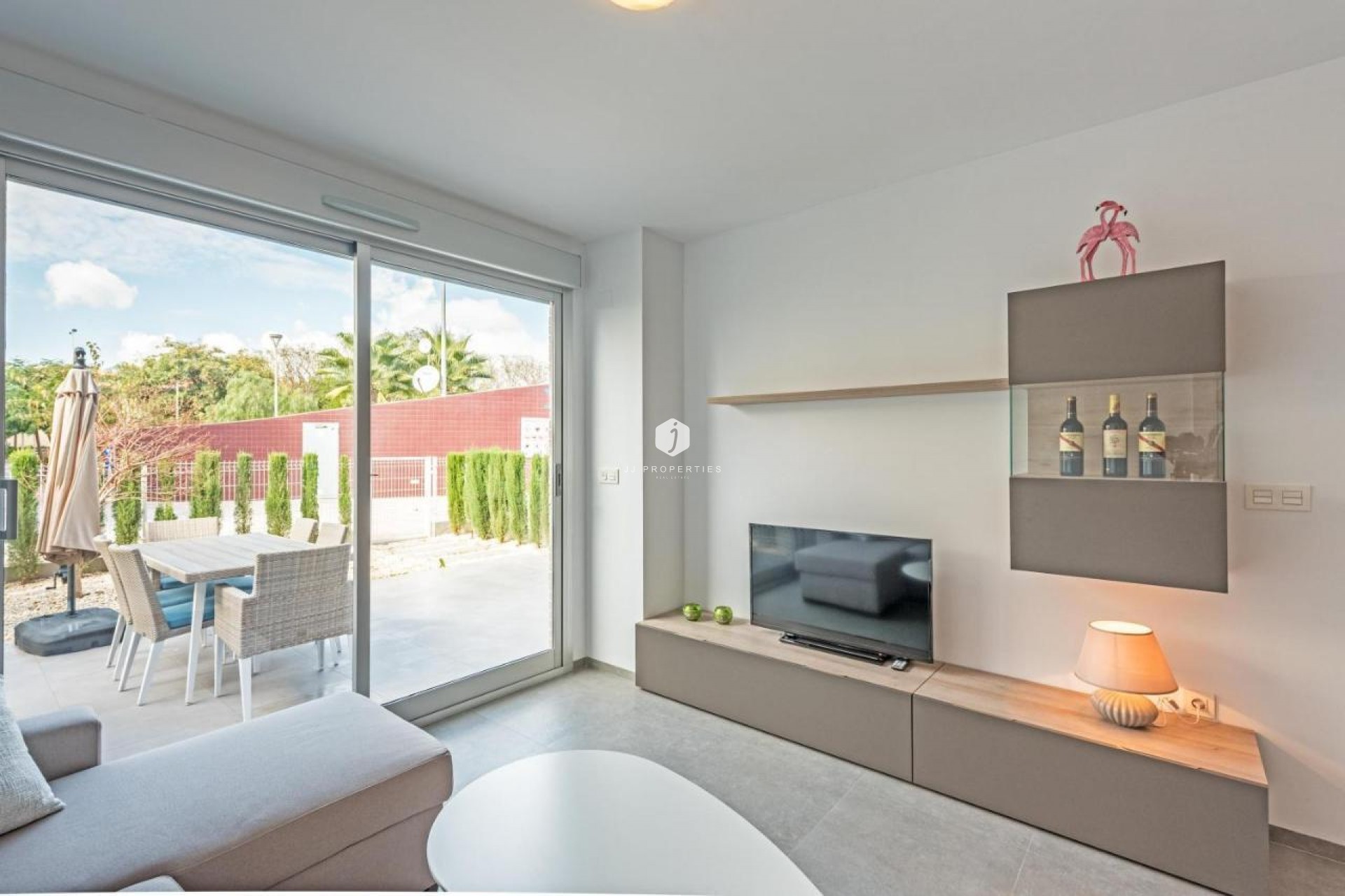 Aus zweiter Hand - Bungalow -
Torrevieja - Auguas Neuvas