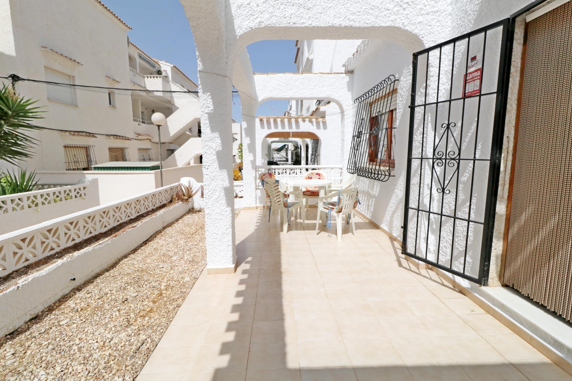 Aus zweiter Hand - Bungalow -
Torrevieja - El Acequión - Los Náufragos