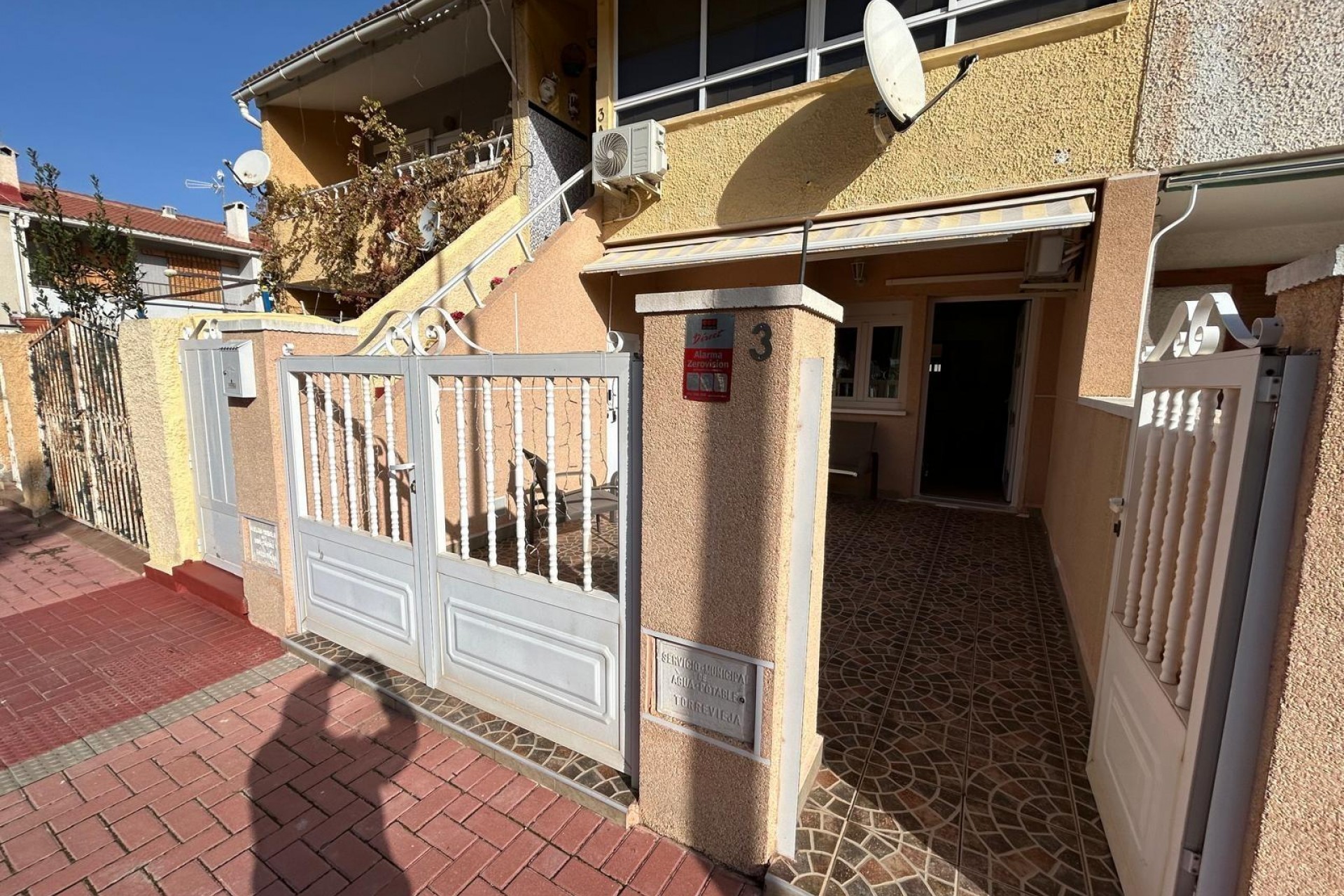 Aus zweiter Hand - Bungalow -
Torrevieja - Playa de los Naufragos