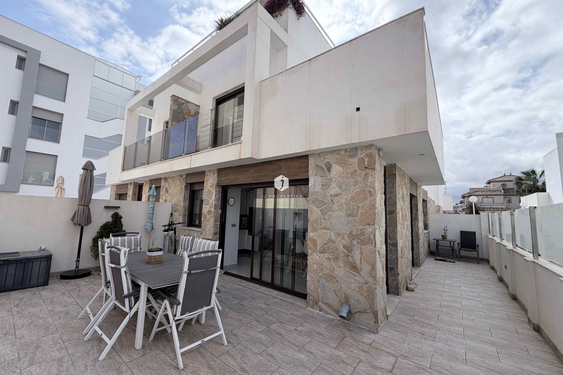 Aus zweiter Hand - Chalet -
Cabo Roig - Costa Blanca