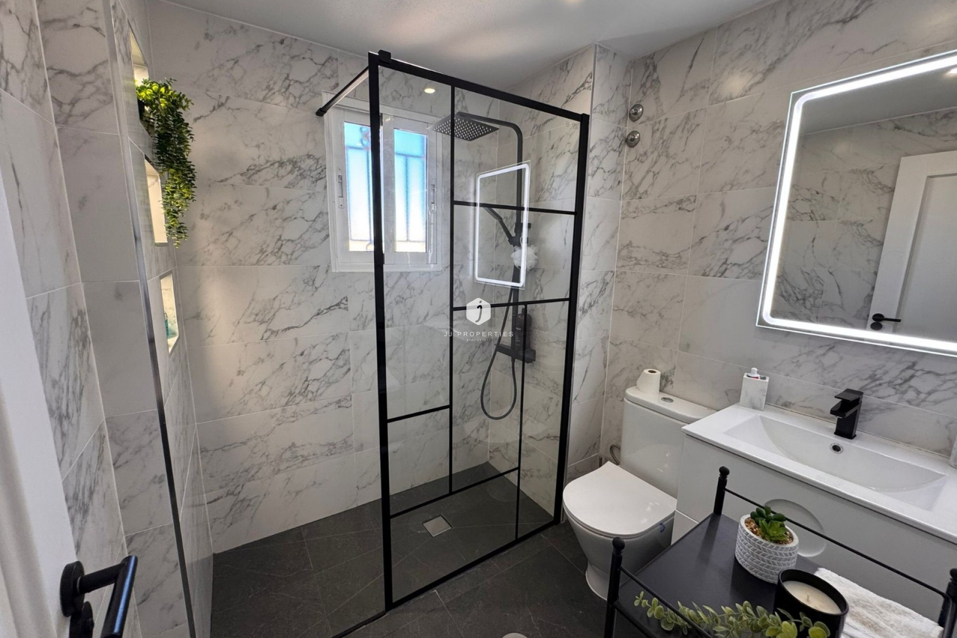 Aus zweiter Hand - Chalet -
Campoamor - Costa Blanca