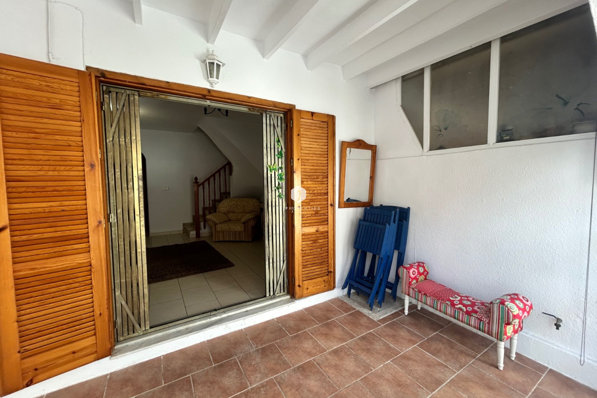 Aus zweiter Hand - Chalet -
El Chaparral - Inland