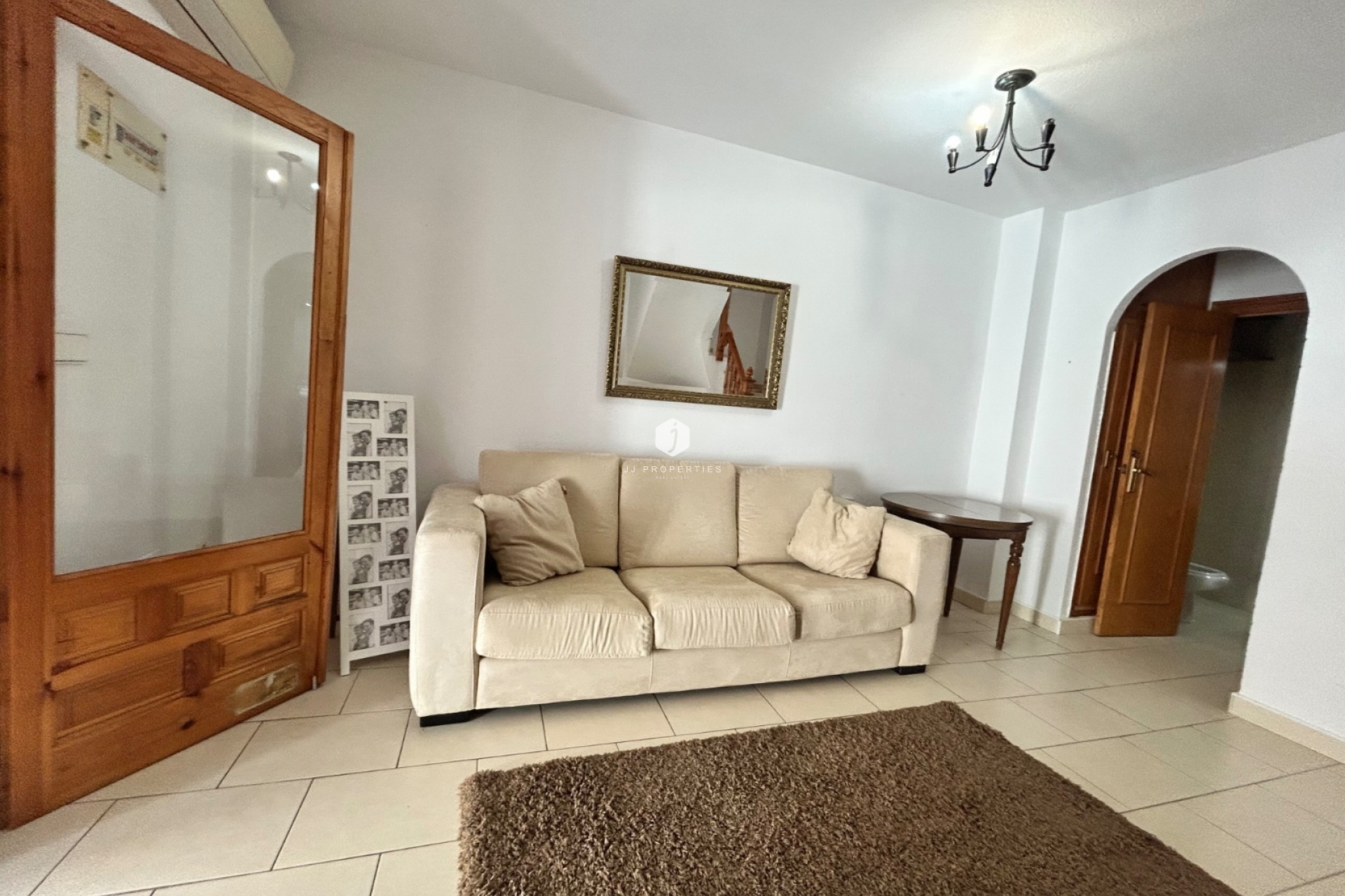 Aus zweiter Hand - Chalet -
El Chaparral - Inland