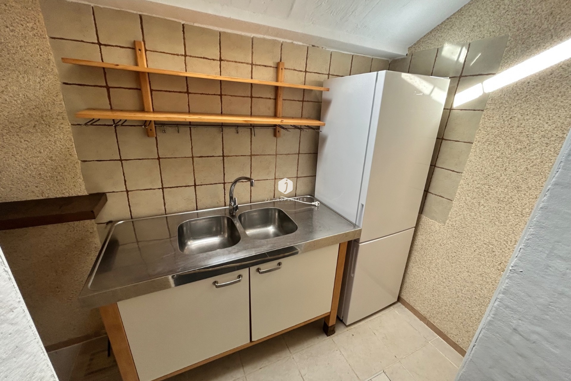 Aus zweiter Hand - Chalet -
El Chaparral - Inland